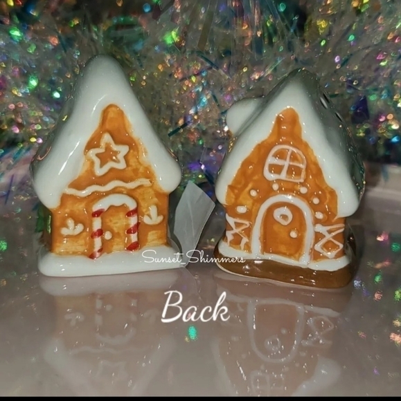 Cracker Barrel Peppermint GINGERBREAD House Cristmas Salt Pepper Shaker New - Picture 2 of 3